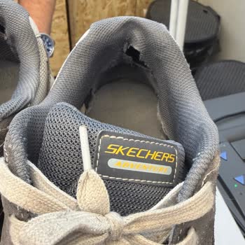 Kısa Sürede Yırtılan Ayakkabı Ve Mağazanın Çözüm Sağlamaması