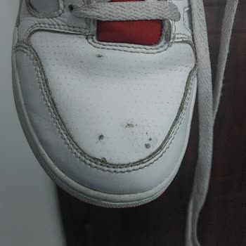 Ayıplı Nike Spor Ayakkabısının Deichmann Mağazasında Sahiplenilmemesi