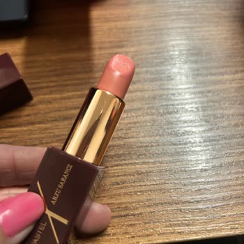 Pastel Kozmetik Makyaj Malzemesinde Gerçek İle Görsel Uyuşmazlığı