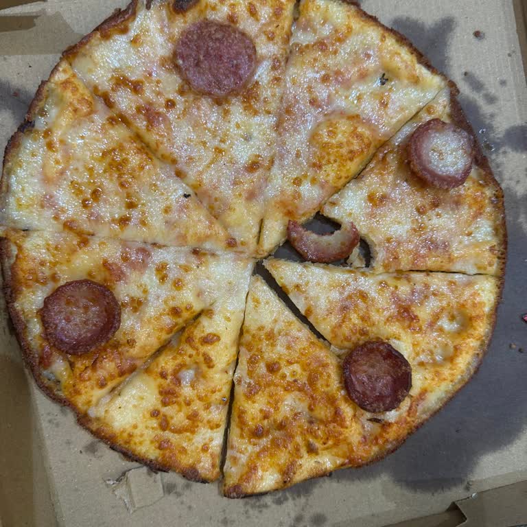 Erzurum Cheff Pizza'da Bol Sucuklu Pizza Vaadi Yerine Az Sucuk Sunuldu