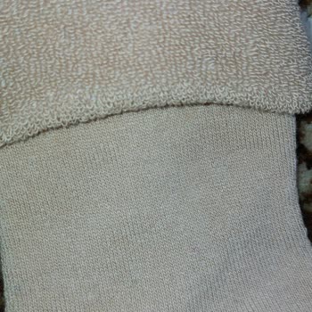 Soysale Çoraplar Ne İçi Polarlı Ne Kürklü; Tamamen Naylon, İnce Ve Kalitesiz, Isıtma Özelliği De Yok