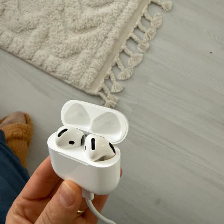 AirPods İç Kulaklıklardaki Erken Sararma İçin Değişim Talebi