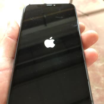 Yanıltıcı Yenilenmiş İphone 11 Çizik Ve Darbe İzleriyle Satıldı