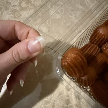 Tulumba Tatlısında Tel Parçası Bulunması Ve Yetkili Olmayan Personelin Yetersiz Cevabı