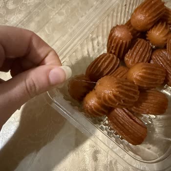 Tulumba Tatlısında Tel Parçası Bulunması Ve Yetkili Olmayan Personelin Yetersiz Cevabı