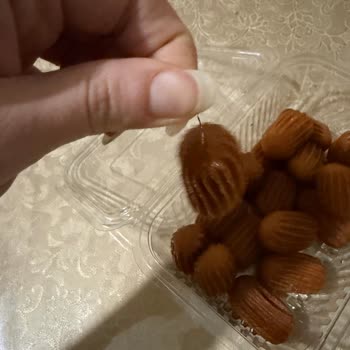 Tulumba Tatlısında Tel Parçası Bulunması Ve Yetkili Olmayan Personelin Yetersiz Cevabı