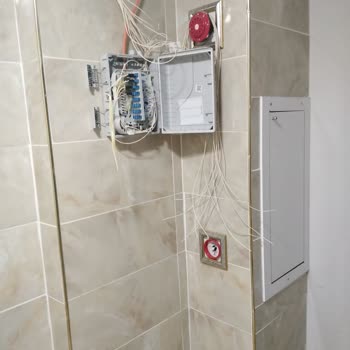 Fiber Bağlantı Kurulumunda Kablo Artıkları Ve Temizlik Eksikliği