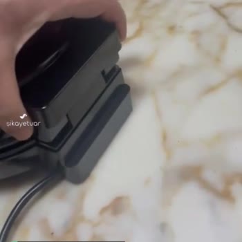 Sinbo Waffle Makinesi Üst Kapakta Oynaklık Sorunu