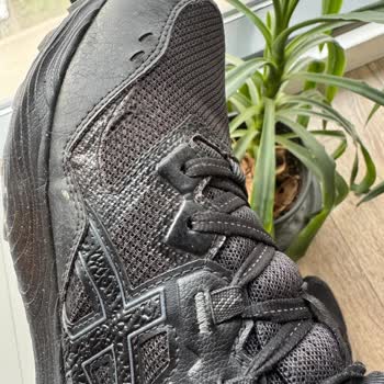 SPX Mağazasında Asics Ayakkabım Bir Yılda Yırtıldı, Açıklama Ve Değişim Talebi