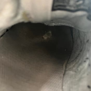 Garanti Süresi İçinde Ayakkabının Tabanı Ayrılıyor Ürün Küsürü Olarak Değerlendirilmeli