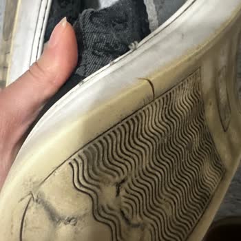 Guess Erkek Spor Ayakkabısının 2 Ayda Parçalanması