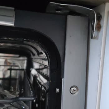 L Demiri Kırıldı Ve Üçüncü Ayağı Eksik: Vestel Bulaşık Makinem Kullanılamaz