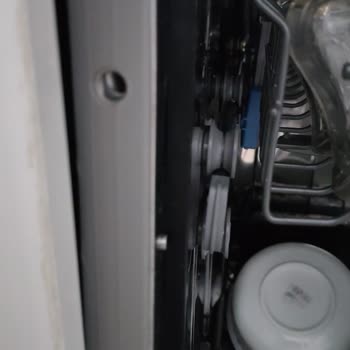 L Demiri Kırıldı Ve Üçüncü Ayağı Eksik: Vestel Bulaşık Makinem Kullanılamaz