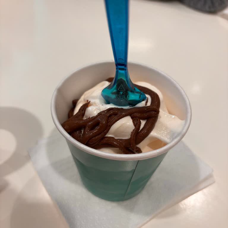 Kütahya Burger King Şubesinde Görseldekiyle Uyuşmayan Nutella Sundae Ve Kötü Müşteri Hizmeti