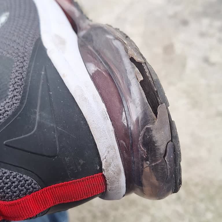 Lumberjack Ayakkabım Kısa Sürede Kırıldı Ve Su Aldı; Mağaza Çözüm Sunmadı