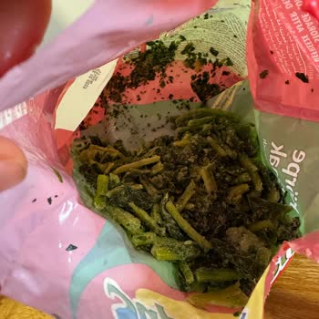 Superfresh Ispanağının Sapları Fazla, Yaprakları Az