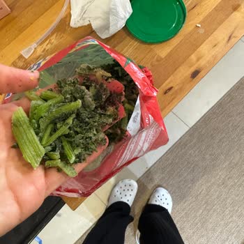 Superfresh Ispanağının Sapları Fazla, Yaprakları Az