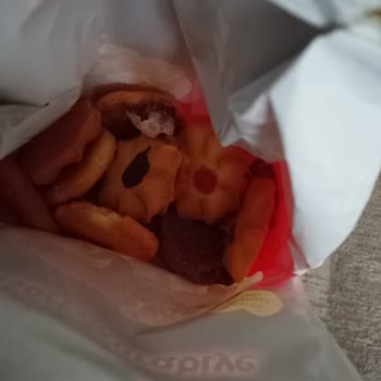 Seyhan Expres Markette Satın Alınan Ülker Asorti'nde Plastik Parça Çocukları Tehlikeye Attı