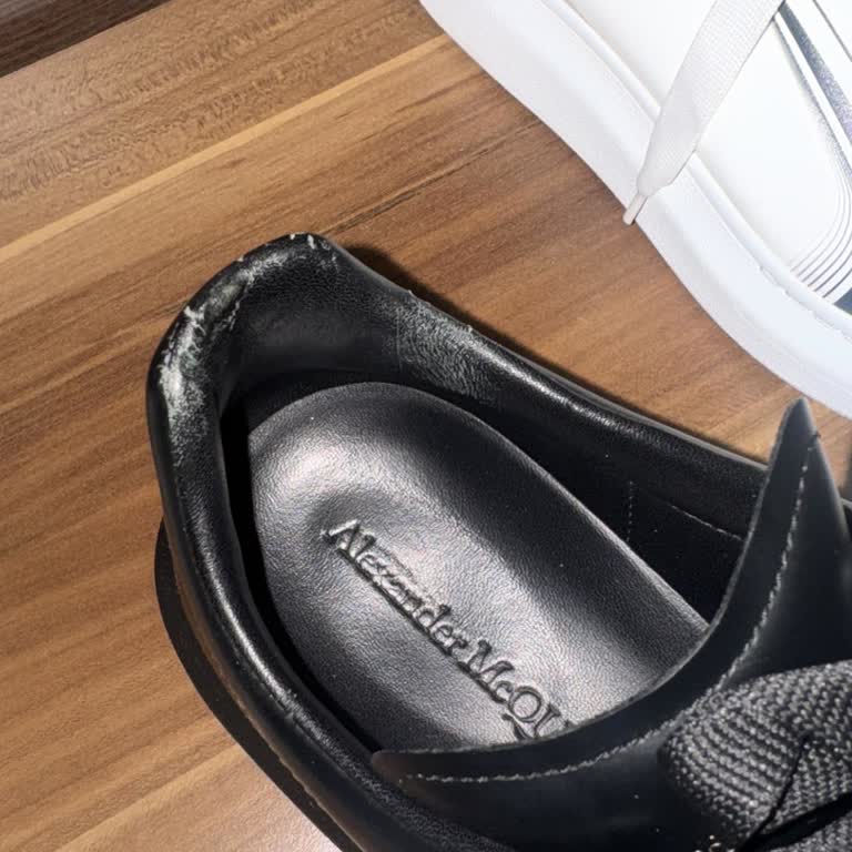 Alexander McQueen Ayakkabımda Tek Kullanımda Boya Değişimi, Kullanıcı Hatası İddiası