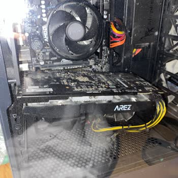 Yurtiçi Kargo “Kırılacak Eşya” Etiketi Yapıştırılmış Bilgisayar Teslimat Sırasında Tuzla Buz Olmuş