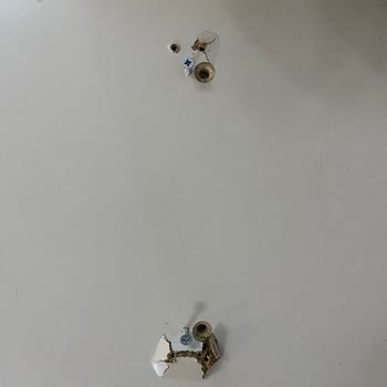 Kelebek Sandıklı Pufun Ayakları Kısa Sürede Kırıldı; Ücretsiz Garanti Onarımı Talebi