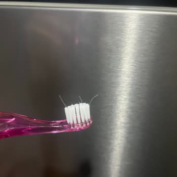 Rocs Diş Fırçası İpliklerinin Çıkması