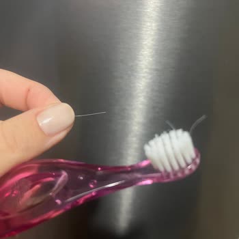 Rocs Diş Fırçası İpliklerinin Çıkması