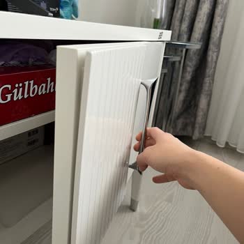 Eldem İstikbal Mağazasında Sürekli Gıcırdayan Koltuk Takımı Ve Ayrılan TV Ünitesi Kapağı