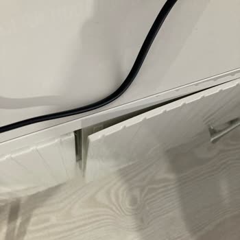 Eldem İstikbal Mağazasında Sürekli Gıcırdayan Koltuk Takımı Ve Ayrılan TV Ünitesi Kapağı