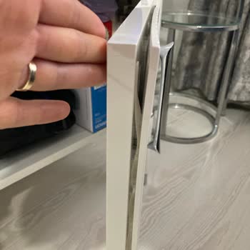 Eldem İstikbal Mağazasında Sürekli Gıcırdayan Koltuk Takımı Ve Ayrılan TV Ünitesi Kapağı