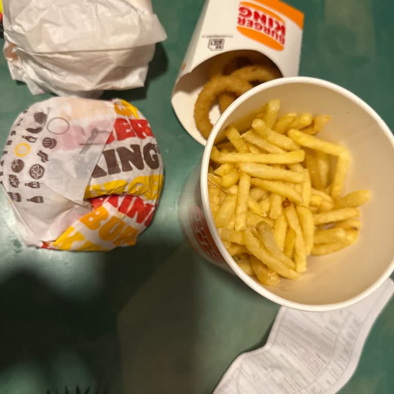 Burger King Konak Şubesinde Eksik Ve Küçültülmüş Sipariş, Soğuk Yemek Ve Cevapsız Şikayet