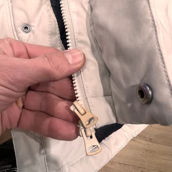 Mavi Kuru Temizleme Sonrası Montta Dolgu Ve Fermuar Bozulması