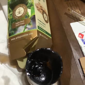 Kırık Yağ Şişeleri Ve Islak Kutu Mağduriyeti