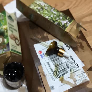 Kırık Yağ Şişeleri Ve Islak Kutu Mağduriyeti