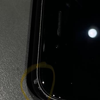 Mükemmel Kozmetik Sözüyle Satılan İPhone 8'de Derin Çizikler Ve Lekeler