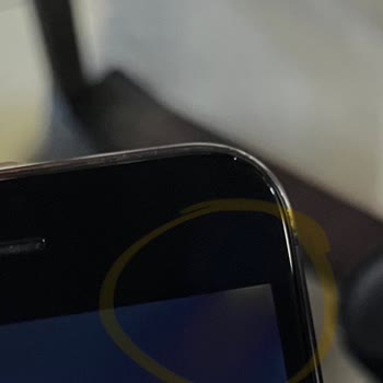 Mükemmel Kozmetik Sözüyle Satılan İPhone 8'de Derin Çizikler Ve Lekeler