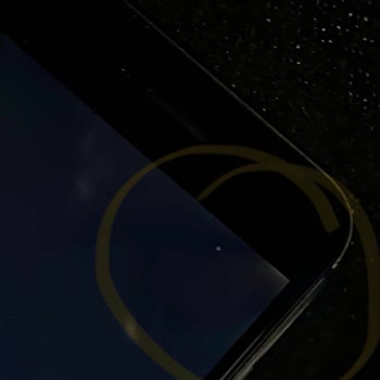 Mükemmel Kozmetik Sözüyle Satılan İPhone 8'de Derin Çizikler Ve Lekeler