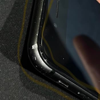 Mükemmel Kozmetik Sözüyle Satılan İPhone 8'de Derin Çizikler Ve Lekeler