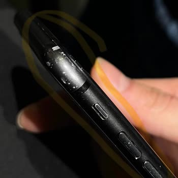 Mükemmel Kozmetik Sözüyle Satılan İPhone 8'de Derin Çizikler Ve Lekeler