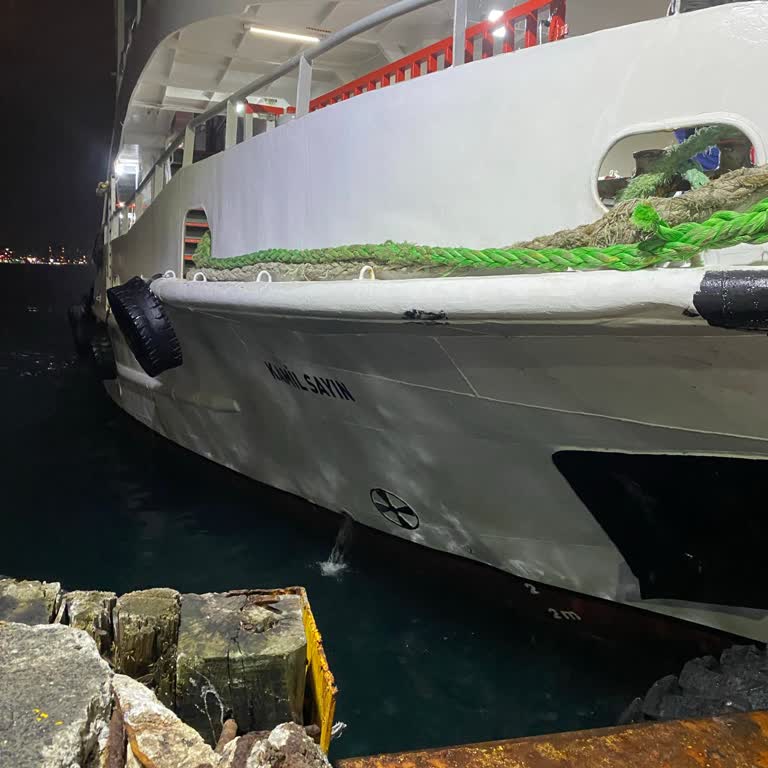 Kadıköy'de Durulmayan Vapur Ve Saygısız Personel Tavrı