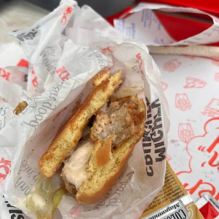 KFC Şubesinde Hijyen Ve Kalite Sorunları İle Yanlış İçecek Teslimi