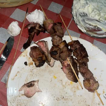 Migros Uzman Kasap Uygun Olmayan Şiş Ve Yetersiz Yardım