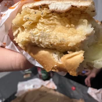 Popeyes Şubesinde Küflenmiş Burger Sağlık Riski Ve Cevapsız Müşteri Hizmetleri