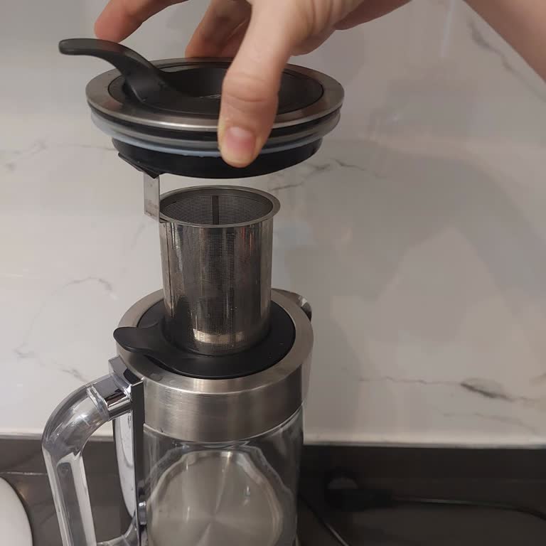 Karaca Ürünün Cam Demliği Kullanım Sırasında Kırıldı