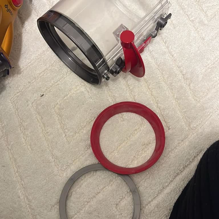 Dyson V12 Toz Haznesi Kırıldı, Yedek Parça Temini Sağlanamıyor