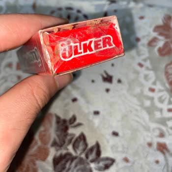 Ülker Sütlü Çikolatada Açılmadan Bulunan Kurt Sağlık Endişesi Yaratıyor