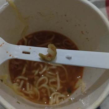 A101'de Satın Alınan İndomie Noodle’da Yeşil Yabancı Madde Bulundu