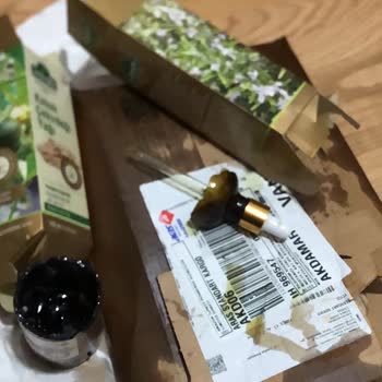 Kırık Cam Şişeler Ve Yağ Sızıntısı Nedeniyle Değişim Talebi