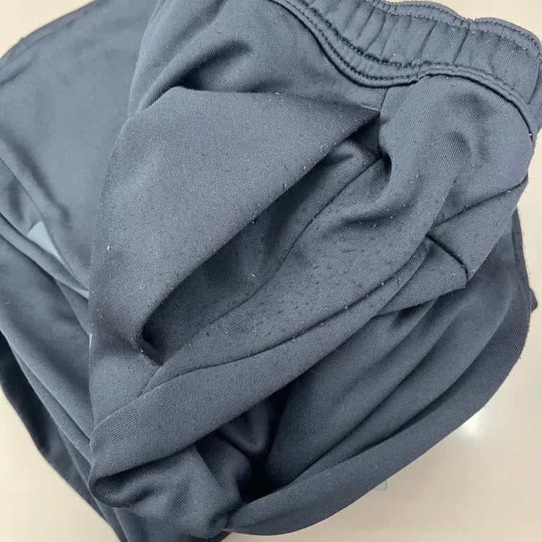 Adidas Eşofman Takımının Tek Kullanımda Tiftiklenmesi Ve Değişim Talebi