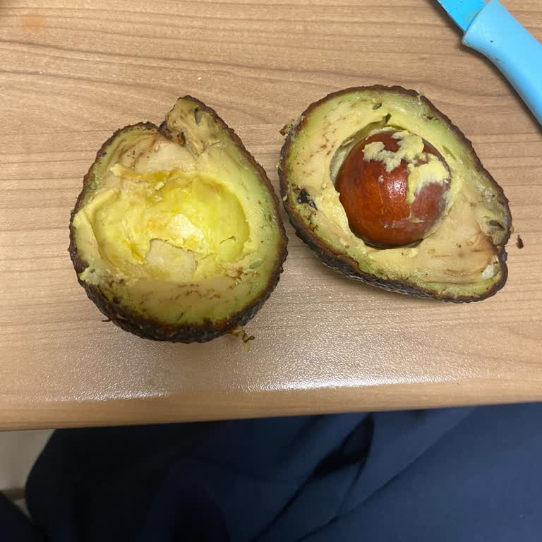 Bozuk Avokadolar Nedeniyle Sağlık Endişesi Ve Ürün Değişimi Talebi